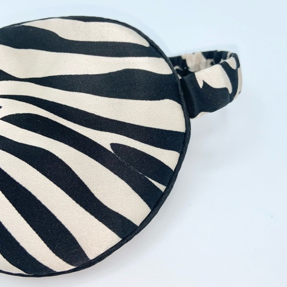 Très Silk - 100% Natural Mulberry Silk Eye Mask - Picture 4 of 5